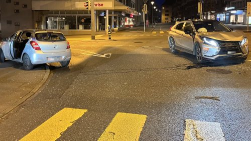 Crash in Rapperswil-Jona SG: Jugendlicher (15) klaut Auto und baut Unfall