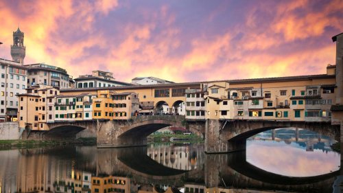 Ponte Vecchio von Algen und Unkraut gesäubert: Weltberühmtes Wahrzeichen von Florenz wird aufwendig saniert