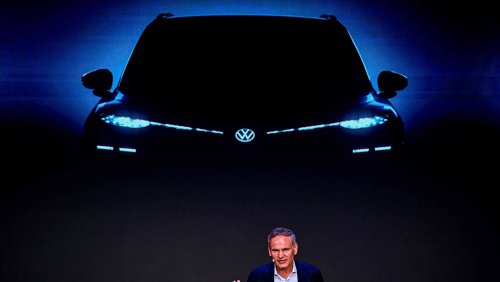 VW-Chef stellt Datum für Verbrennerverbot in Frage