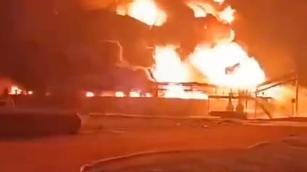 Militärflugplatz in Brand: Massive Drohnenattacke auf mehrere russische Städte