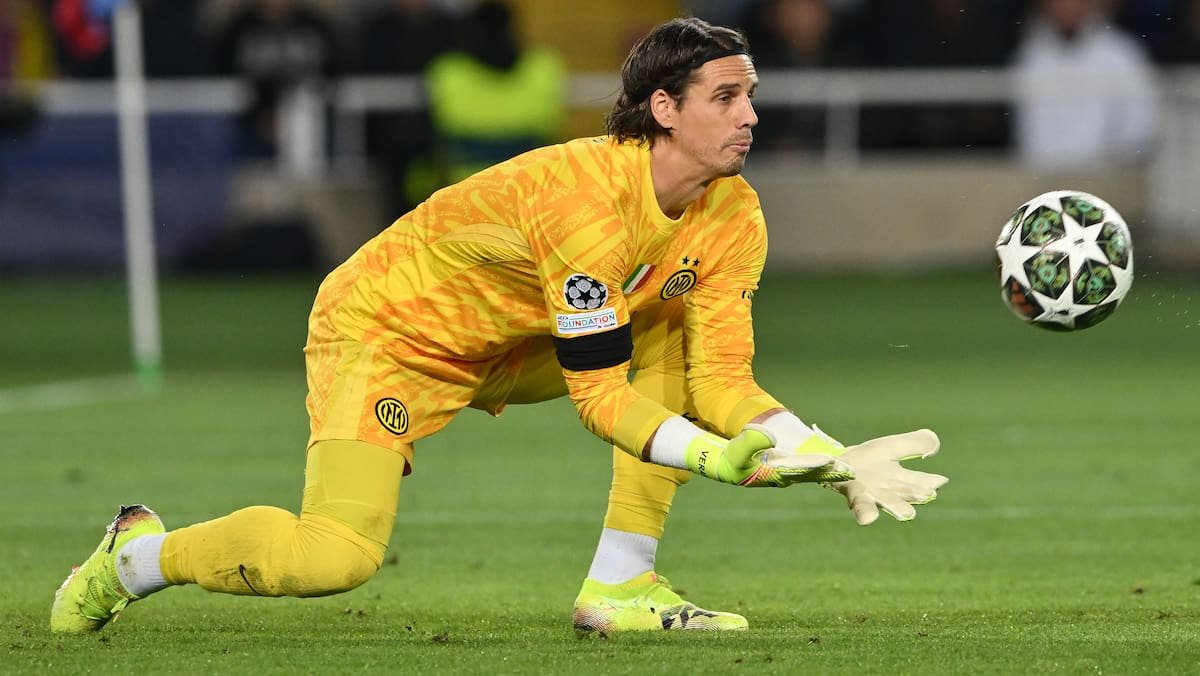 «Il n'est pas assez grand»: Une légende du football mondial fracasse Yann Sommer