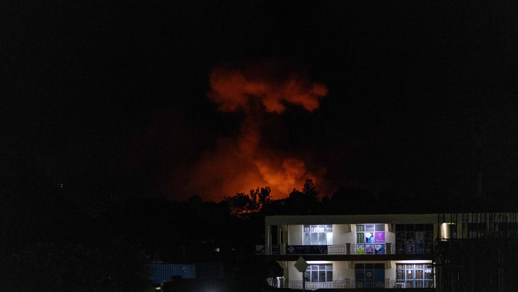 Un incendie et des explosions sèment la panique au Burundi