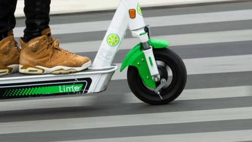 Statistiken lassen klare Muster erkennen: E-Trotti-Fahrer sind oft rücksichtslos und alkoholisiert – macht eine neue Regel jetzt alles noch schlimmer?