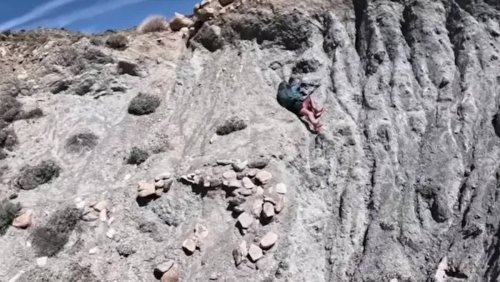 Nach Sturz beim Bergsteigen: Frau klammert sich über eine Stunde am Felsen fest