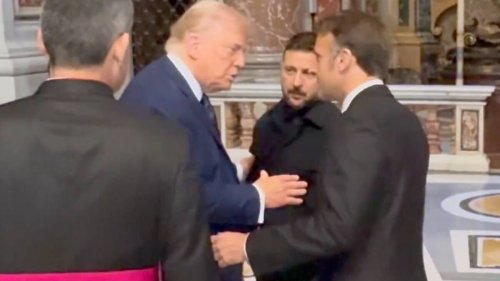 Leur conversation révélée: «Vous ne devriez pas être ici»: Trump a sèchement recalé Macron au Vatican