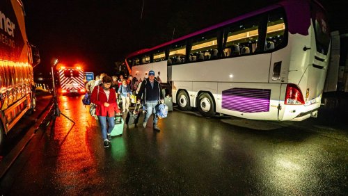 «Il s'est juste enfui»: Un chauffeur de bus abandonne 42 retraités sur une autoroute allemande