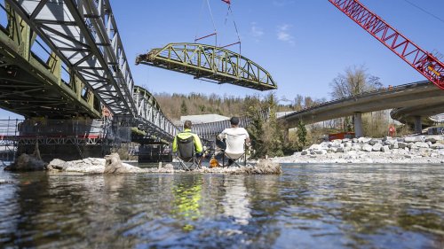 Les CFF assainissent un pont de 185 tonnes près de Lucerne