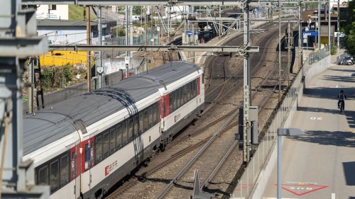 Schnelle Reaktion der Bahnangestellten verhindert Schlimmeres: 70-Jährige unter losfahrenden Zug in Liestal geraten