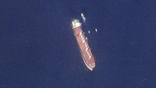 Selon le gouvernement yéménite: Un navire britannique endommagé par une attaque houthie a coulé