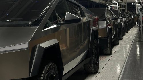 Elon Musk übergibt futuristische Fahrzeuge an erste Besitzer: Tesla liefert erste Elektro-Pickups vom Typ Cybertruck aus