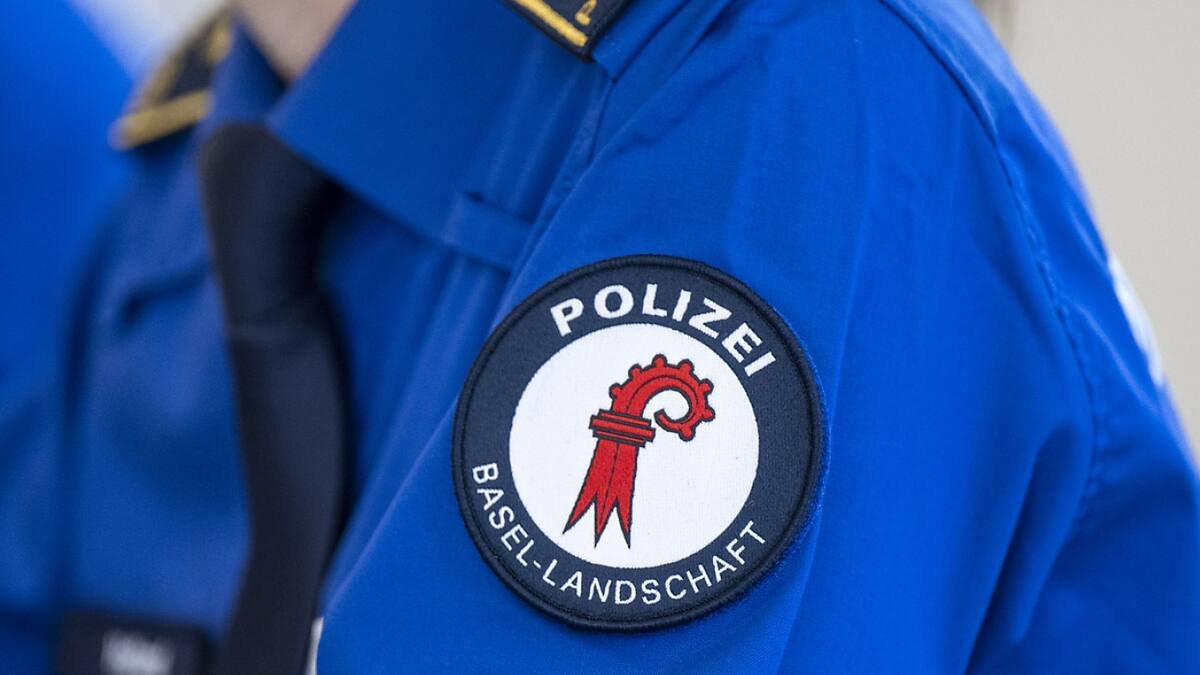 Sie musste Schmuck und Bargeld aushändigen: Rentnerin (75) im eigenen Haus in Binningen BL überfallen
