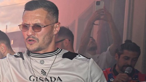 «Ne crie pas de conneries!»: Le FC Bâle va sanctionner Taulant Xhaka pour sa torche et ses chants insultants
