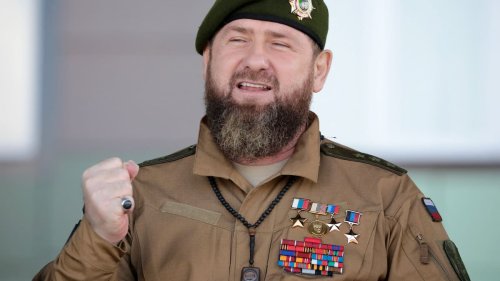 Er schwört Rache – er will das Kriegsrecht – er fordert von Putin Atombomben: Kadyrow erbt Prigoschins Drecksarbeit