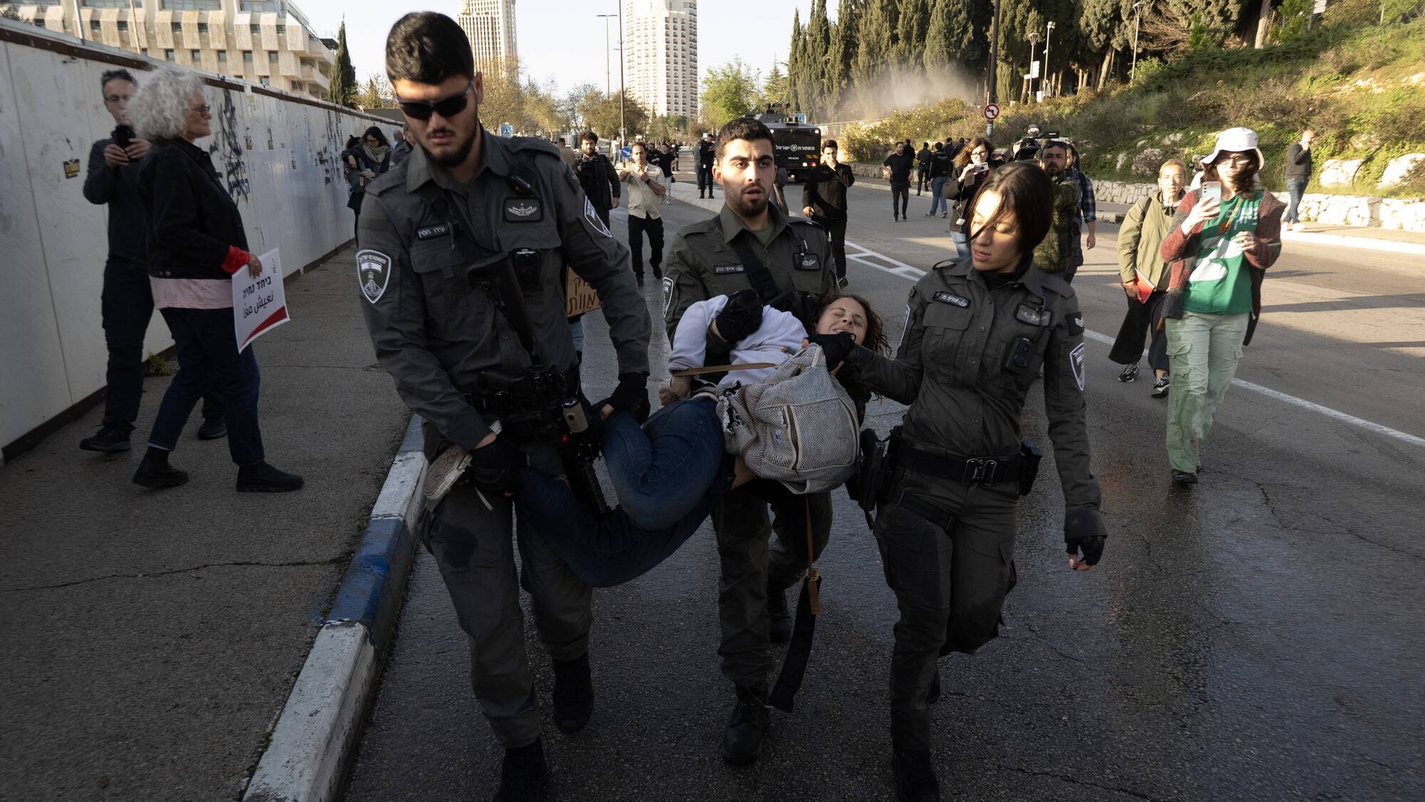 La police israélienne attaque «violemment» un photographe