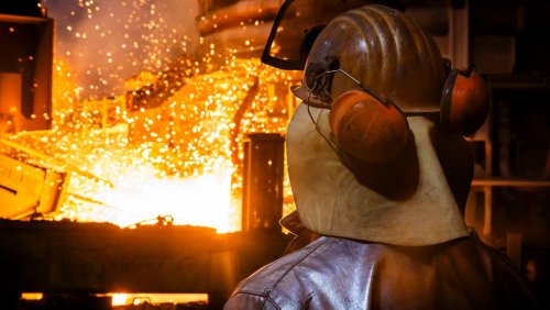 Verlust in dreistelliger Millionenhöhe: Stahlkocher Swiss Steel bleibt in tiefroten Zahlen