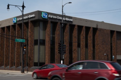 Plan To Bring Amazon Fresh To Lincoln Square’s Fifth Third Bank Building Dead, Alderman Says