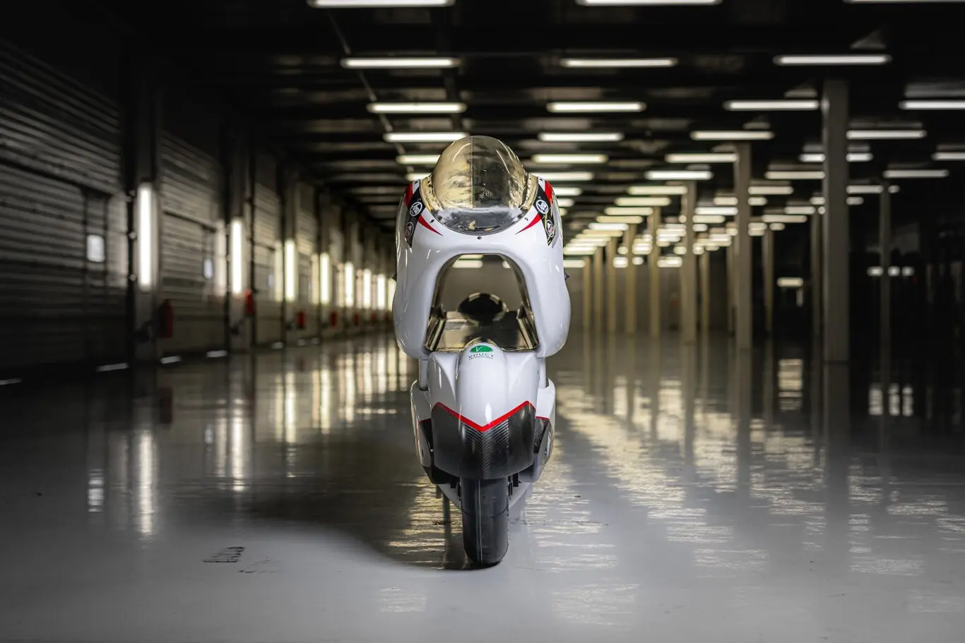 La que promete ser la moto eléctrica más rápida del mundo tiene truco: un  enorme agujero en medio para mejorar la aerodinámica - Flipboard