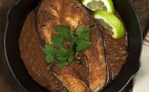Filetes de salmón en salsa chraimeh: receta suculenta del chef Yotam Ottolenghi