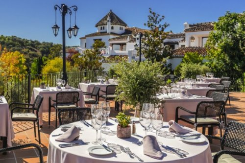 La Finca: la primera estrella Michelin de Granada está en un hotel con capilla entre olivos y tiene acento murciano