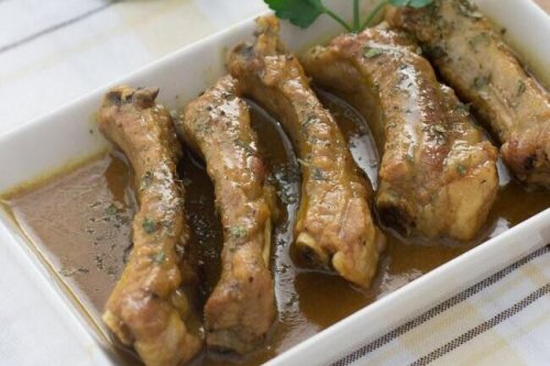 Costillas de cerdo con curry y miel, receta rápida para chuparse los dedos