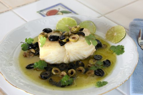 Bacalao a la mantequilla de olivas, la receta fácil de pescado que no podrás dejar de preparar