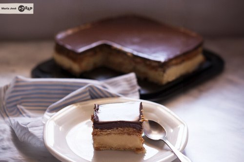 Tarta de la abuela: receta de la clásica tarta de galleta, crema y chocolate que gusta a todo el mundo
