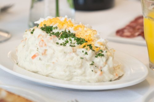 Cómo mejorar la ensaladilla rusa, según cuatro chefs que la clavan siempre