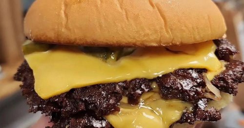 One of Toronto's most popular burger joints is giving away 100 free cheeseburgers