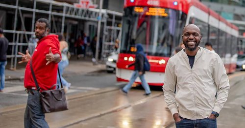 toronto-man-unexpectedly-goes-viral-after-photobombing-famous-kenyan