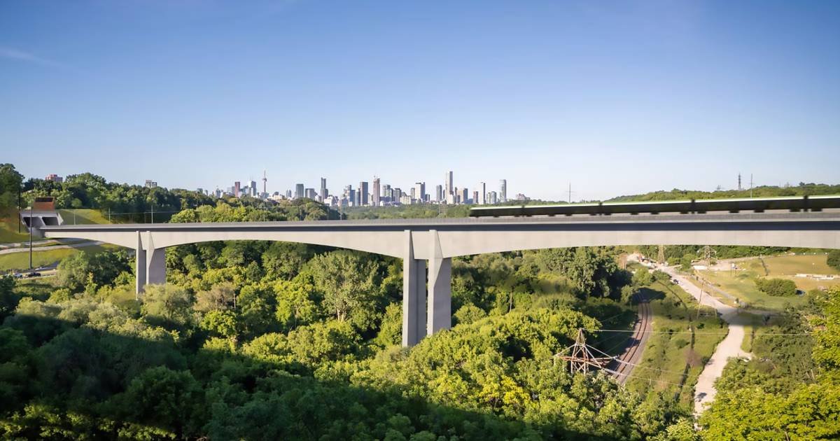 Giant bridge under construction will soon join iconic Toronto skyline view
