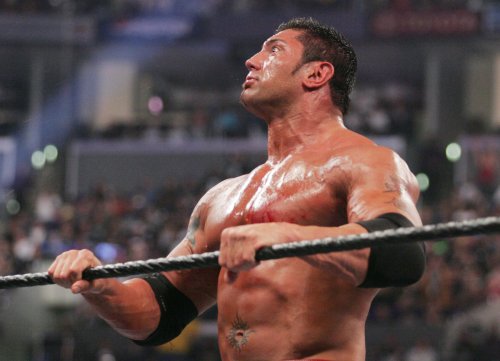 Dave Bautista dominated with 1st round KO in his first MMA fight