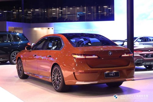 BMW 7 Series Stands Out With Daring Color