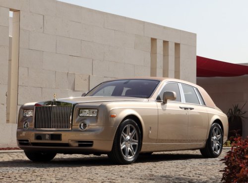 Rolls-Royce Phantom With Six Wheels Begs The Question: Why?