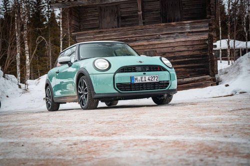 Upclose with the 2025 MINI Cooper S in Ocean Wave – Video
