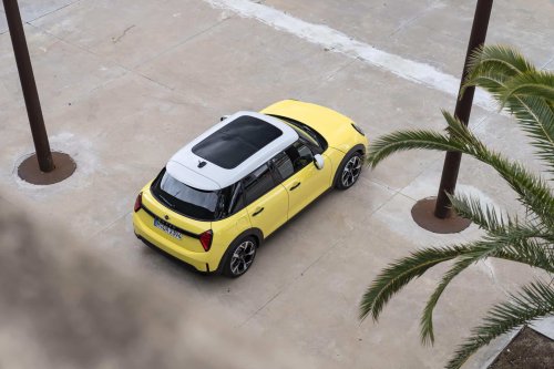 2025 MINI Cooper 5-Door Gets Two-Tone Look