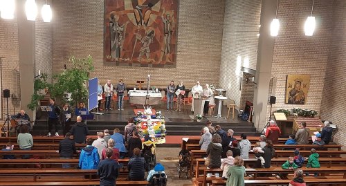 In der Pforzheimer Thomaskirche werden alle Teilnehmer einbezogen
