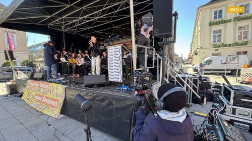 Auf dem Karlsruher Marktplatz wird ein Film gedreht