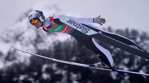 Slowene Prevc fliegt zu Weltrekord, Wellinger auf Rang drei