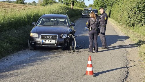 In Königsbach-Stein sind zwei Autos frontal kollidiert
