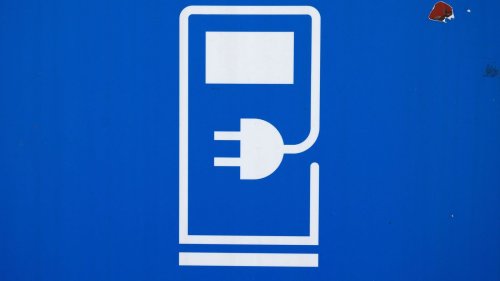HUK Coburg: Große Mehrheit der Autobesitzer meidet E-Autos
