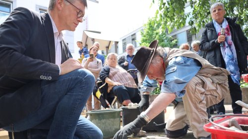 18 neue Stolpersteine in Bruchsal erinnern an Opfer des NS-Regimes