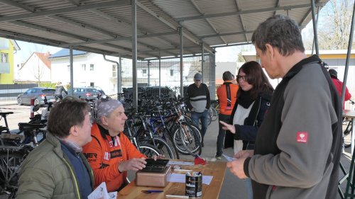 Sulzfelder Radbasar zieht Zweirad-Schnäppchenjäger an
