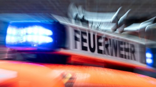 Scheune auf landwirtschaftlichem Anwesen brennt