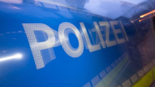 Unbekannte beschädigen serienweise Autos