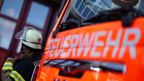 Acht Verletzte bei Brand in Mehrfamilienhaus