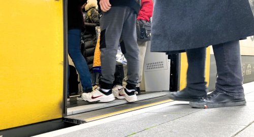 Vollbesetzter Zug muss bei Niefern evakuiert werden