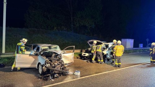 Zwei Schwerverletzte bei Frontalcrash auf der B462 bei Gernsbach
