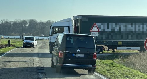 Polizei in Karlsruhe sucht Zeugen nach Verkehrsunfallflucht auf der A5