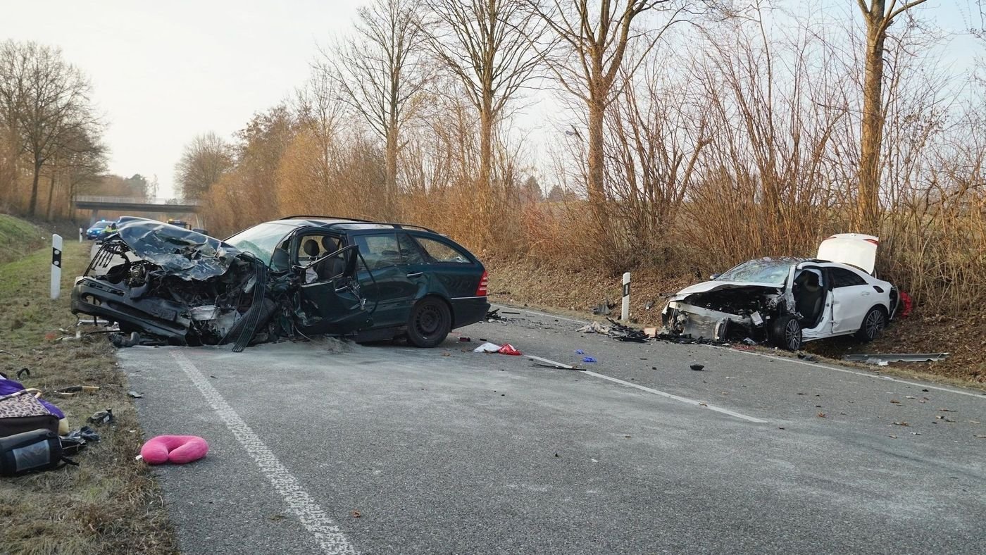 Fünf Verletzte nach Unfall – Hubschrauber im Einsatz