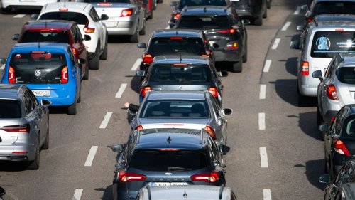 Auffahrunfall auf Autobahn 5 – Vollsperrung